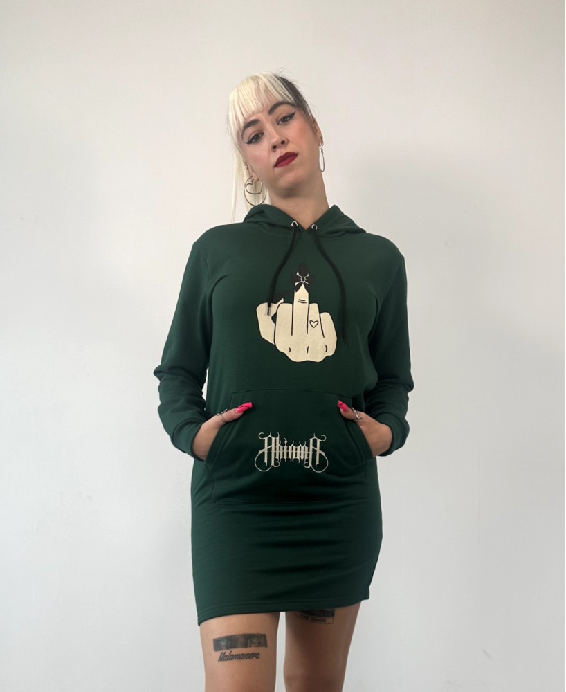 Sudadera-vestido de color verde con diseño exclusivo.