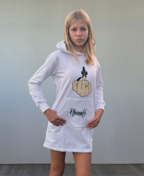 Sudadera-vestido de color blanco con diseño exclusivo.