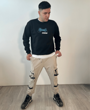 Sudadera de color negro con diseño Ahinma CREW en el pecho.