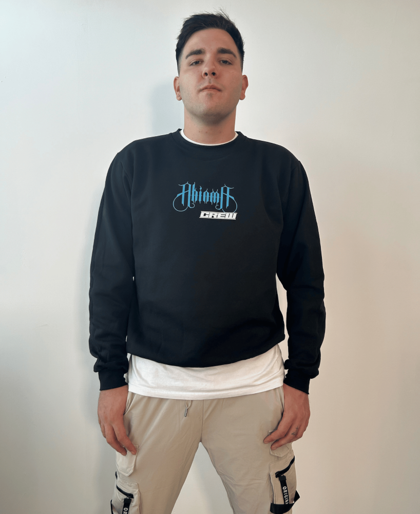 Sudadera de color negro con diseño Ahinma CREW en el pecho.